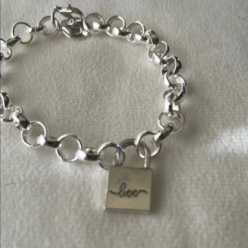 Love 💕 fashion Silver Love Charm Bracelet NWOT - Picture 2 of 6